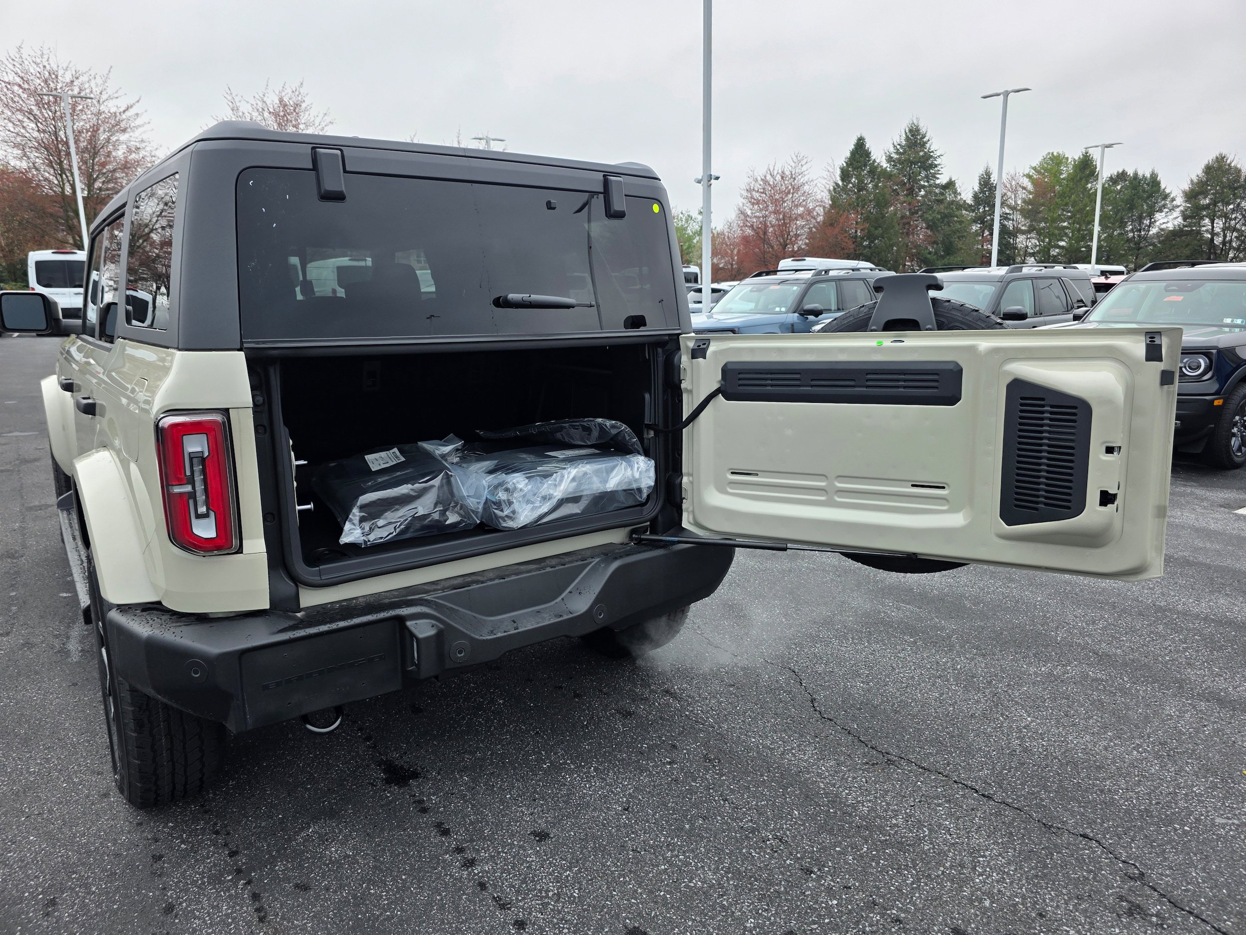 New 2026 Ford Bronco Outer Banks image 9