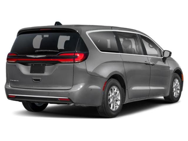 Used 2025 Chrysler Pacifica Select image 2