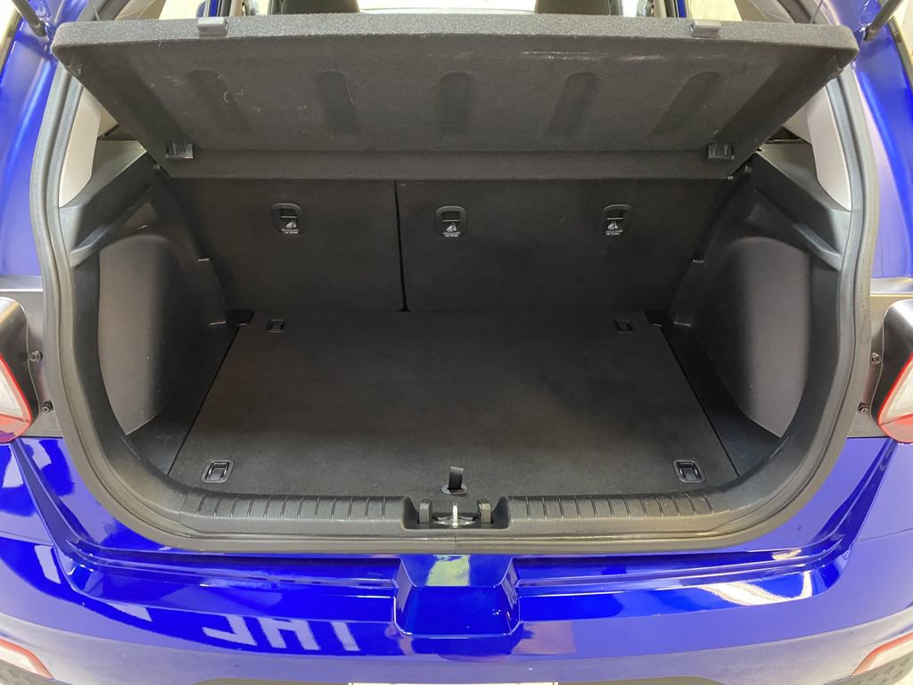 Used 2025 Hyundai Venue SEL FWD image 28