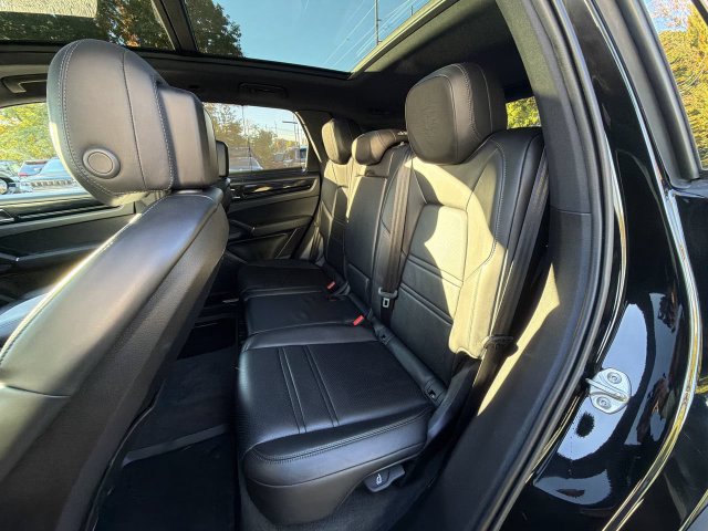 Used 2023 Porsche Cayenne AWD/4WD image 23
