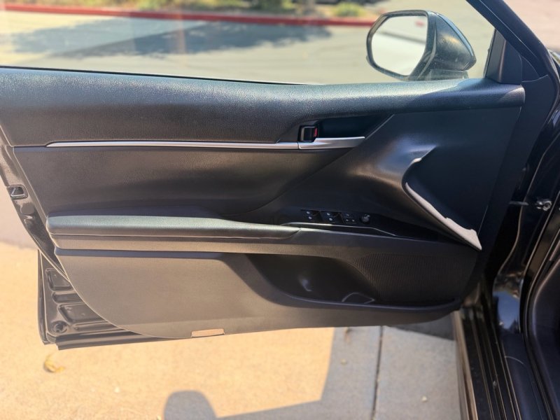 Used 2019 Toyota Camry SE FWD image 7