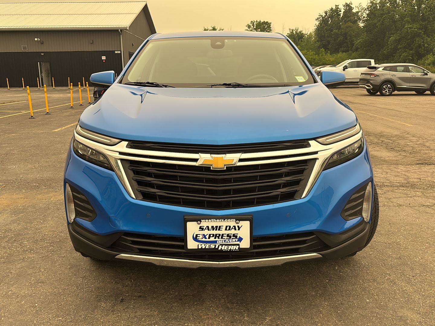 Used 2024 Chevrolet Equinox LT AWD/4WD image 2