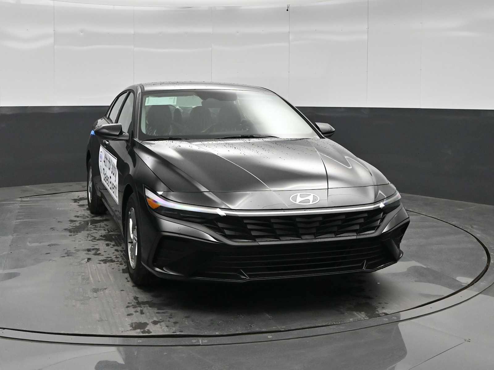 New 2026 Hyundai Elantra SE FWD image 2