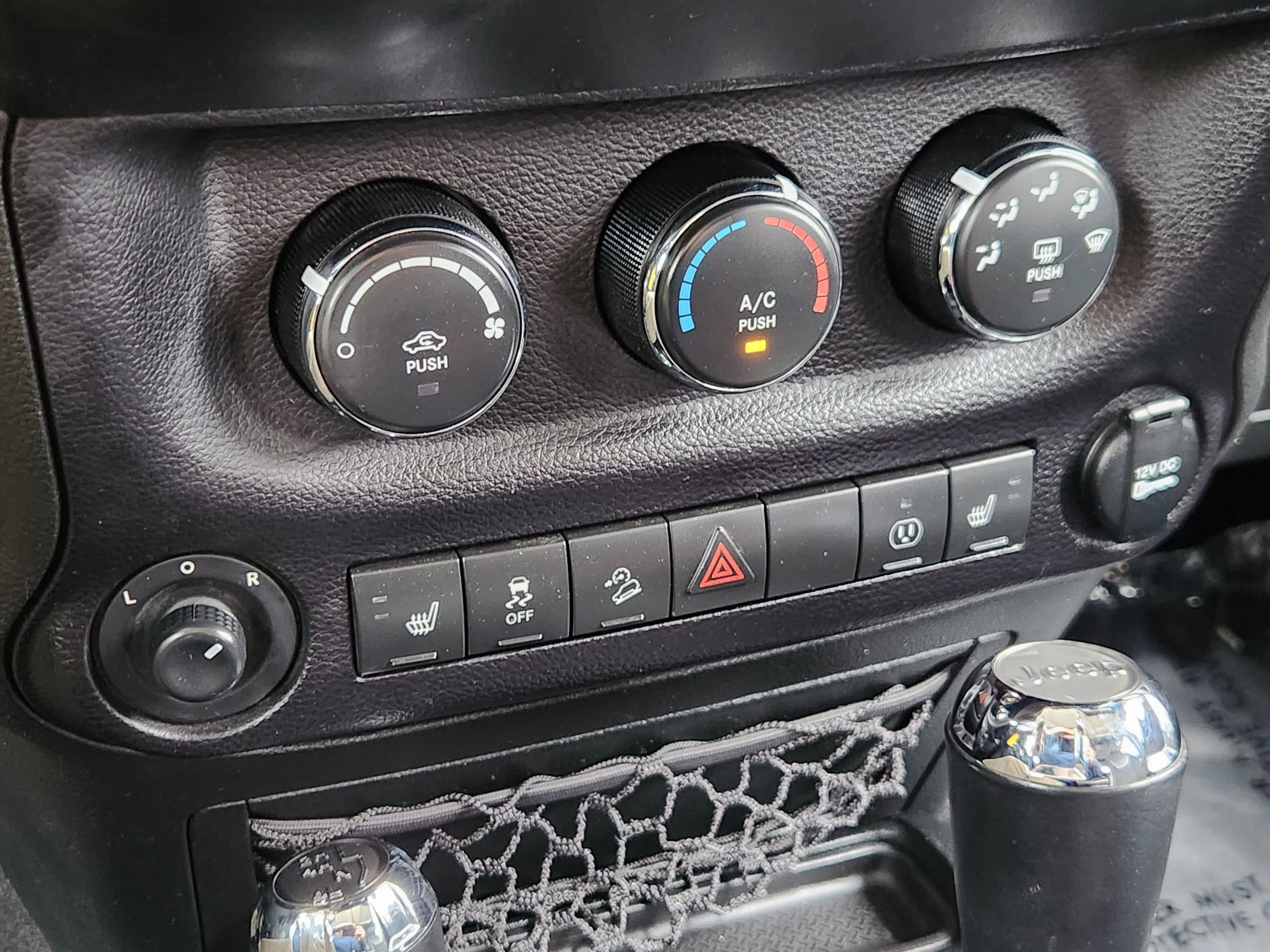 Used 2017 Jeep Wrangler Unlimited Sahara AWD/4WD image 40