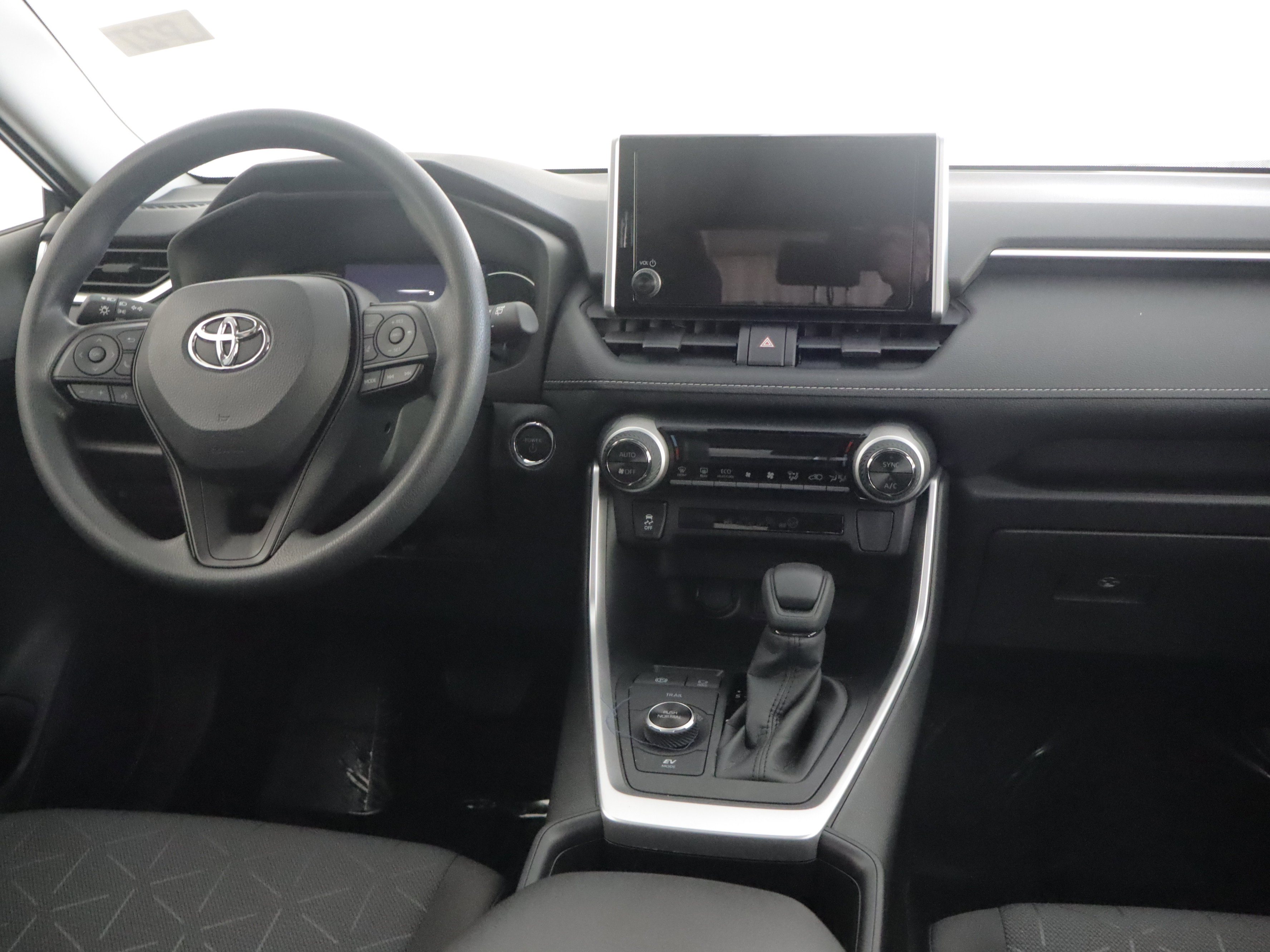 Used 2025 Toyota RAV4 XLE w/ Convenience Package image 2