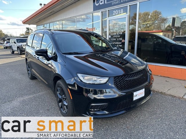 Used 2021 Chrysler Pacifica Limited w/ Uconnect Theater Family Group