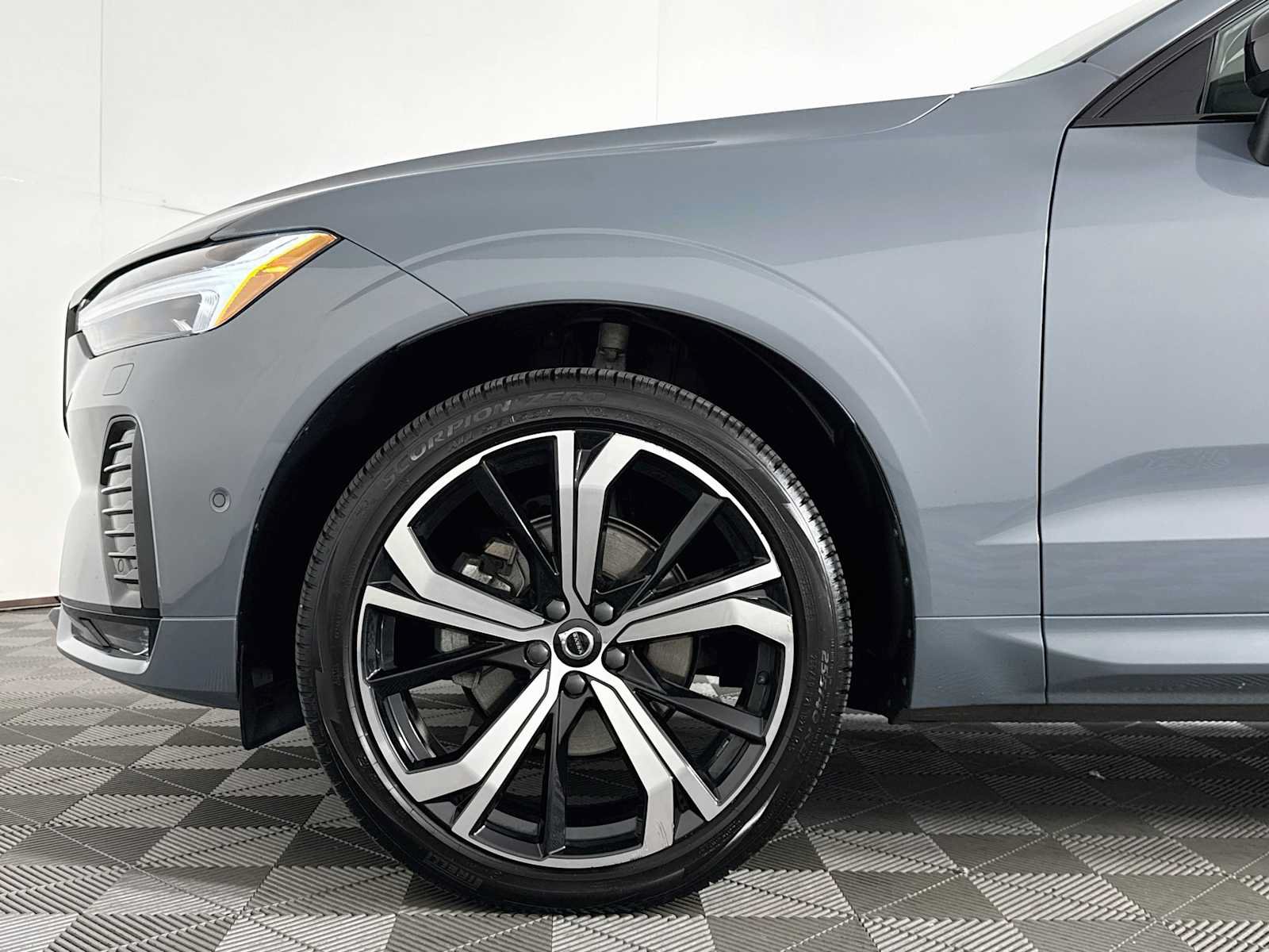 Used 2023 Volvo XC60 B5 Ultimate w/ Climate Package AWD/4WD image 28