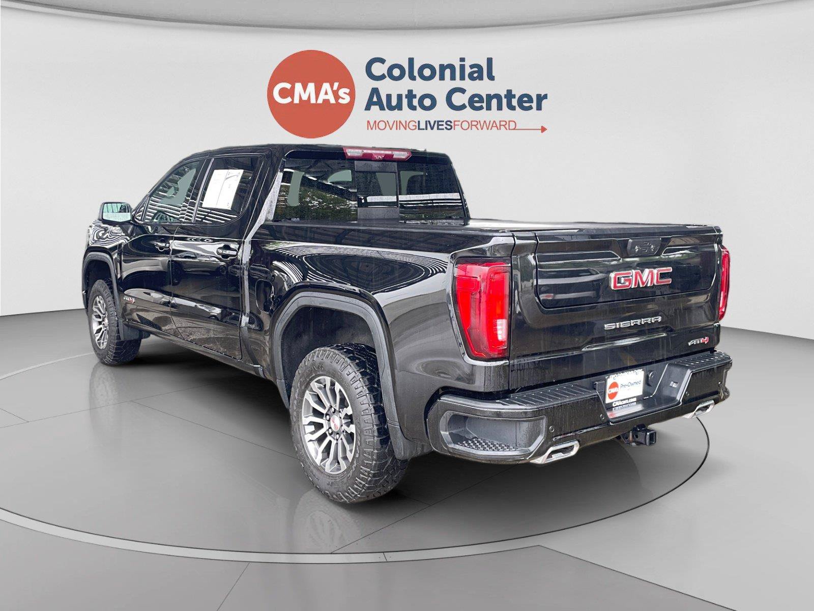 Used 2023 GMC Sierra 1500 AT4 w/ Technology Package AWD/4WD image 3