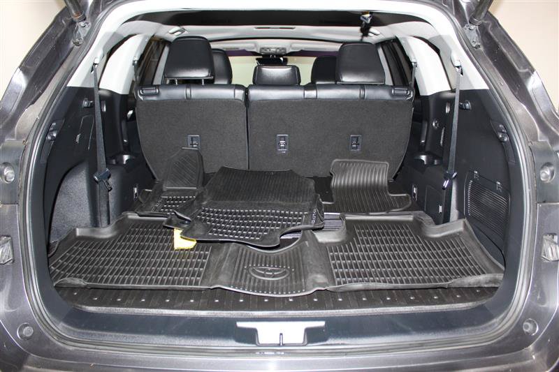 Used 2021 Toyota Highlander XLE AWD/4WD image 36