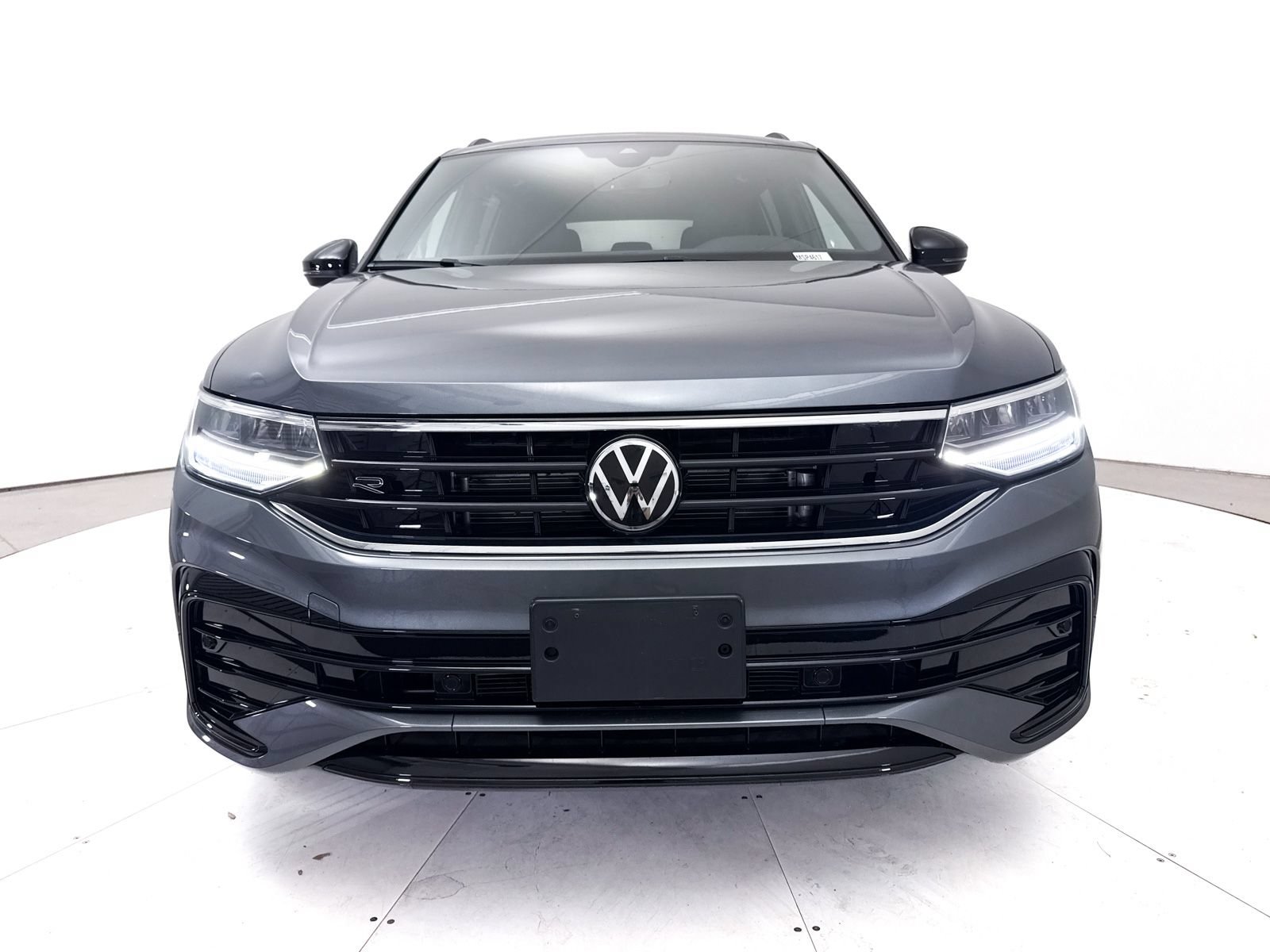 Used 2024 Volkswagen Tiguan SE R-Line AWD/4WD image 13
