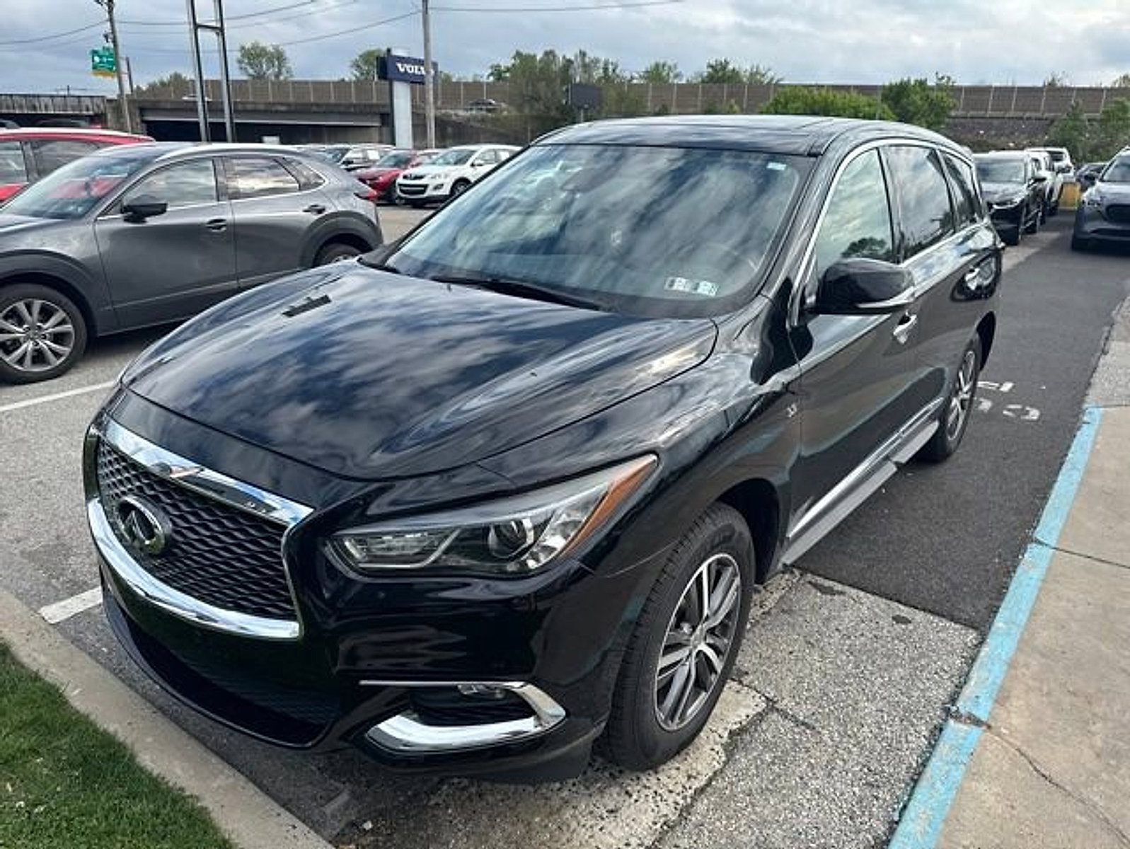 Used 2019 INFINITI QX60 Pure AWD/4WD image 3