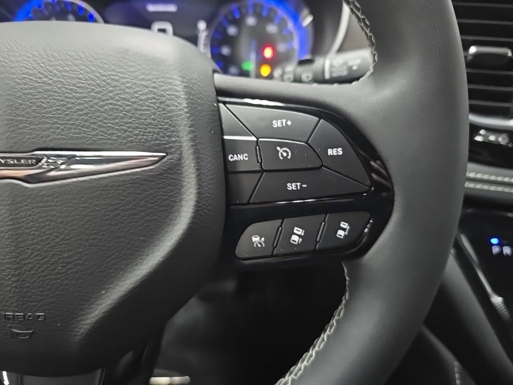 Used 2022 Chrysler Pacifica Limited w/ S Appearance Package image 21