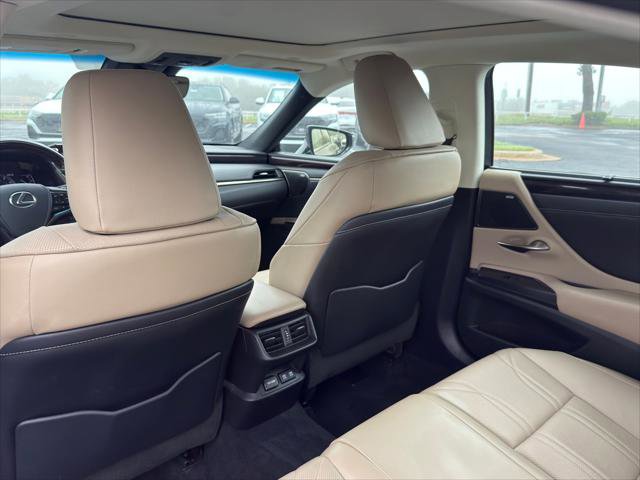 Used 2020 Lexus ES 350 Ultra Luxury w/ Accessory Package 2 FWD image 25
