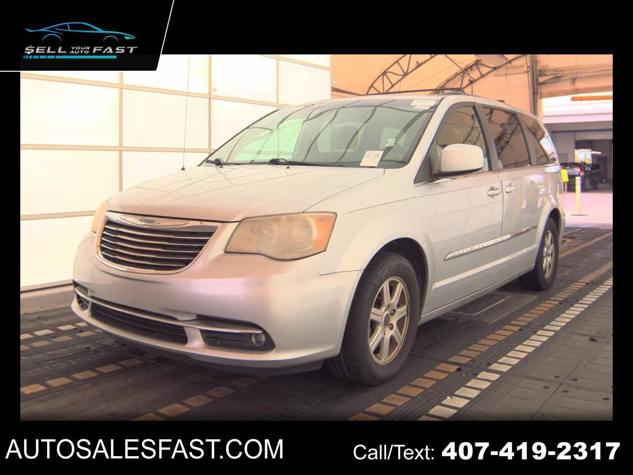 Used 2011 Chrysler Town & Country Touring FWD image 1