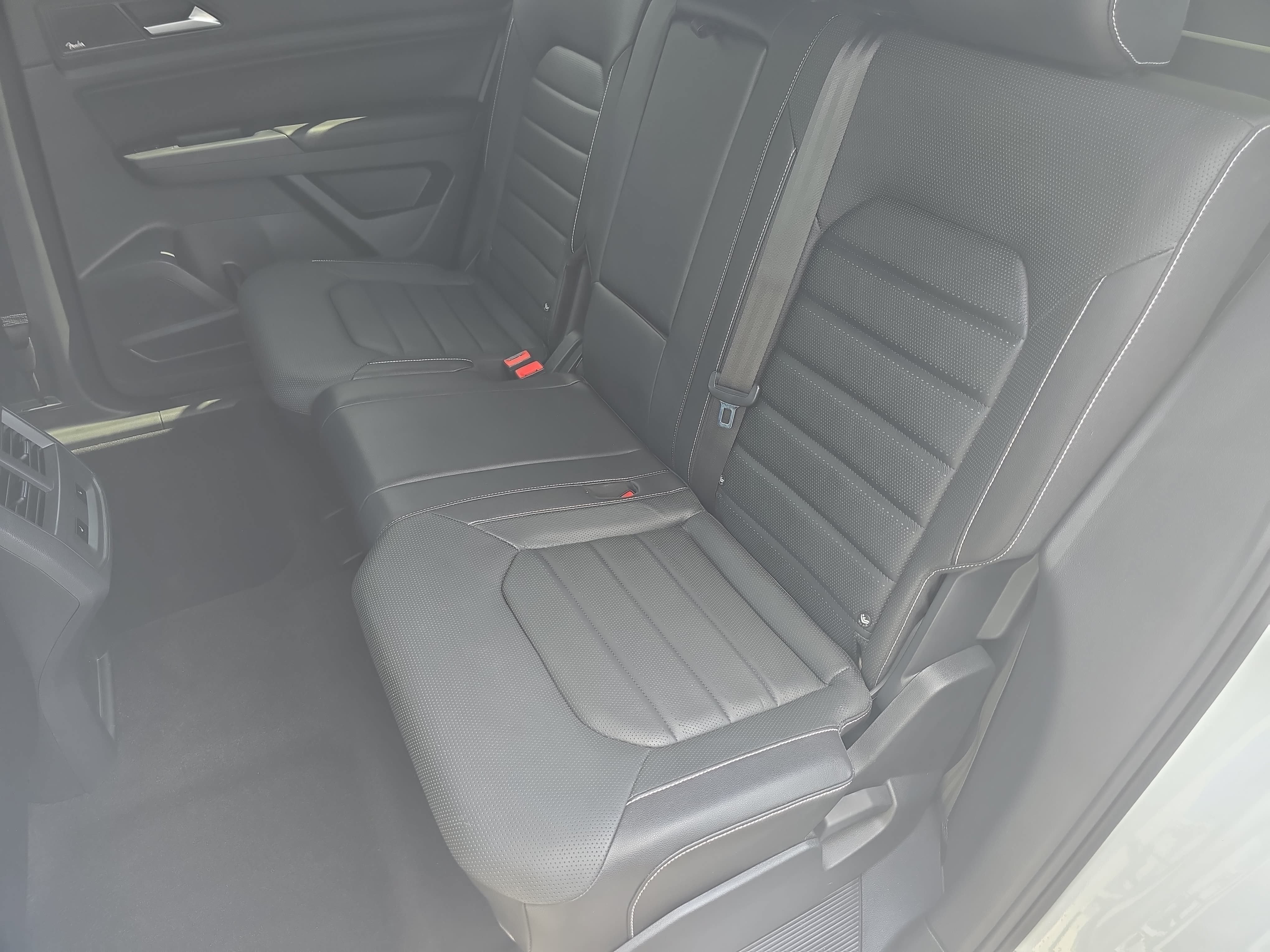 Used 2020 Volkswagen Atlas Cross Sport SEL Premium AWD/4WD image 14