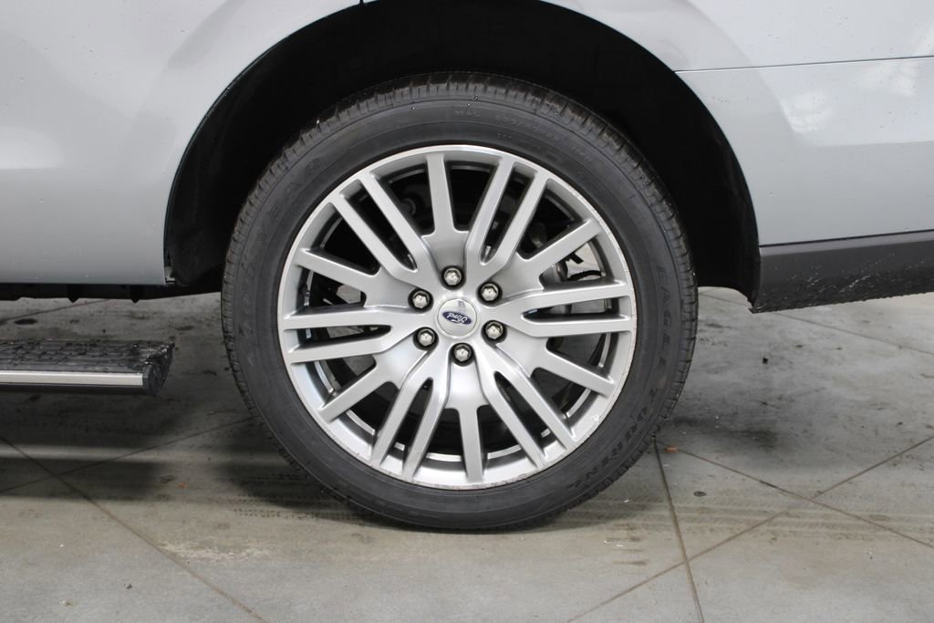 Used 2024 Ford Expedition Limited image 19