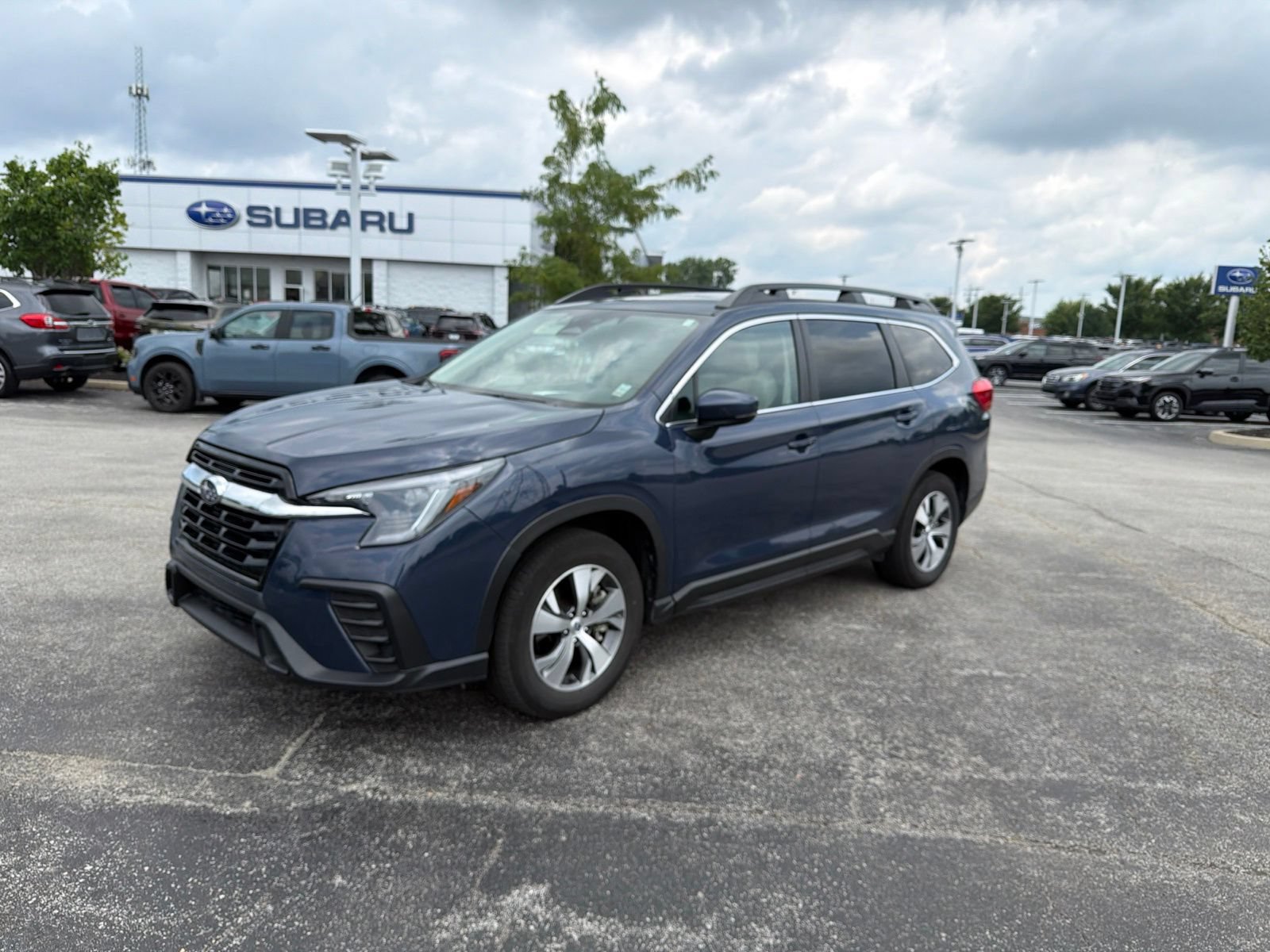 Certified 2025 Subaru Ascent Premium w/ Premium Package AWD/4WD image 4