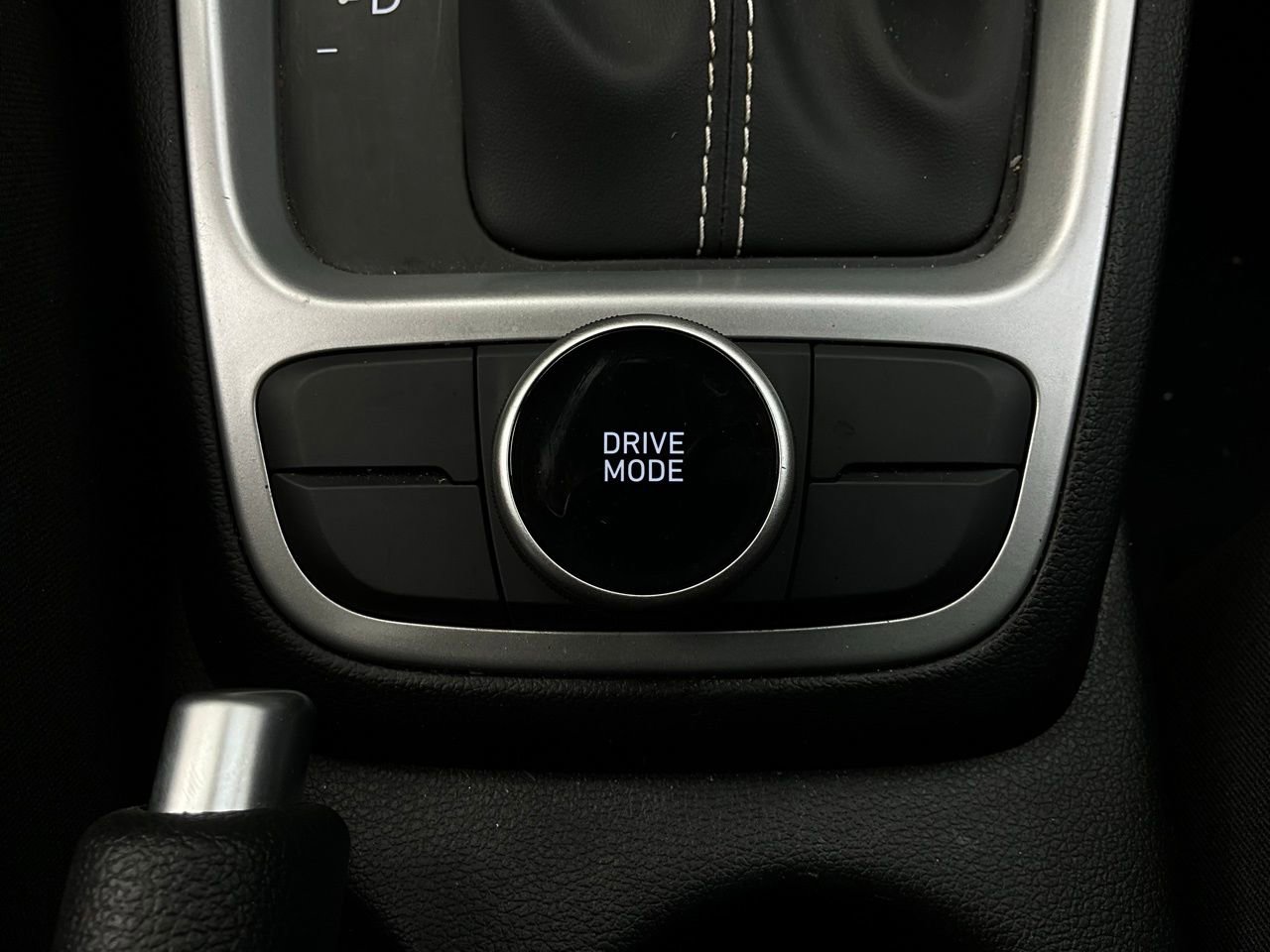 Used 2025 Hyundai Venue SEL image 23