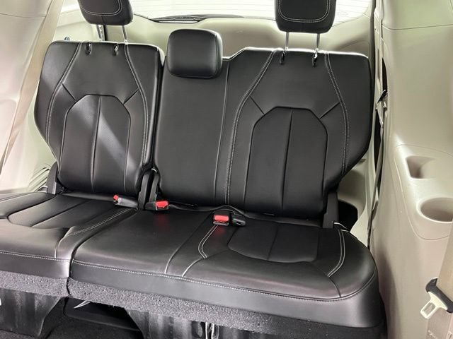 Used 2024 Chrysler Pacifica Touring-L FWD image 25