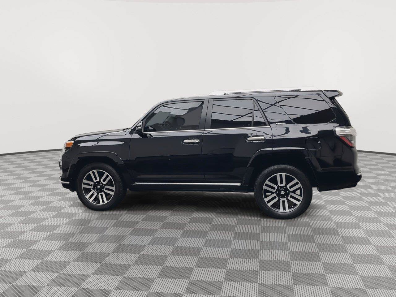 Used 2017 Toyota 4Runner Limited AWD/4WD image 37
