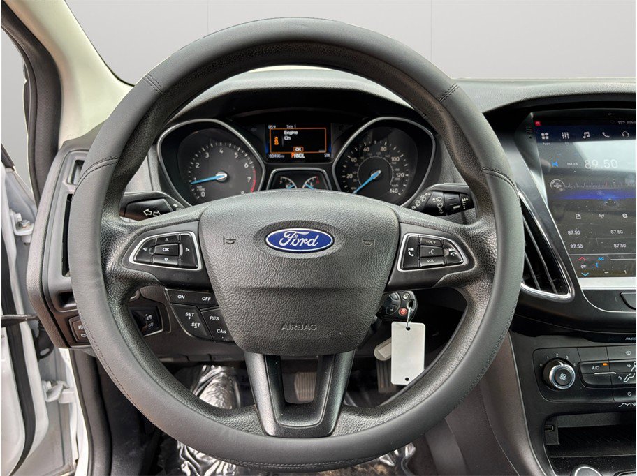 Used 2017 Ford Focus SE FWD image 18