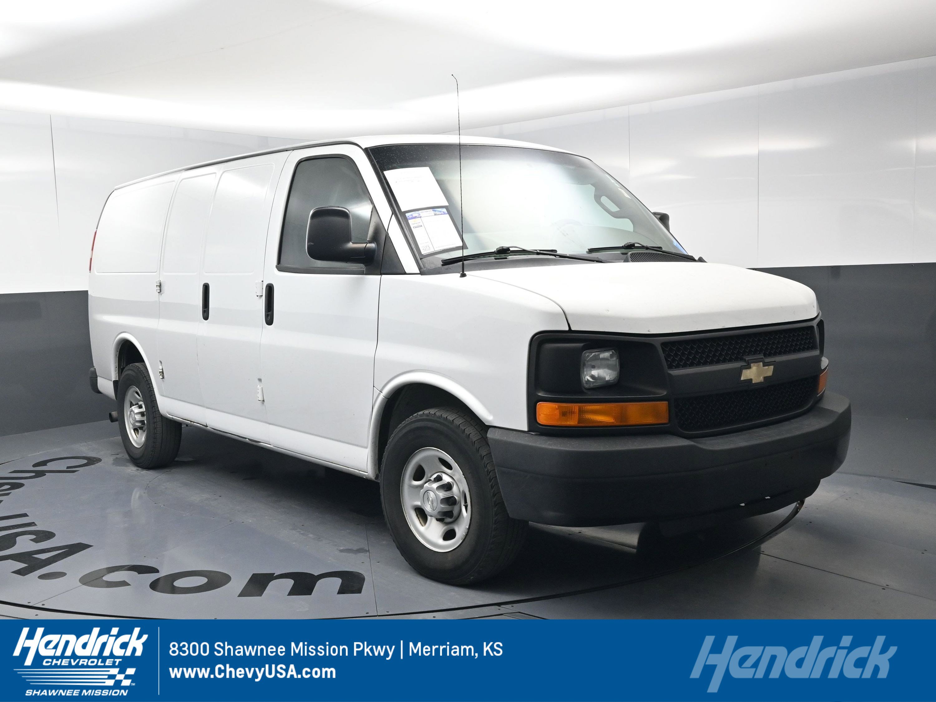 Used 2016 Chevrolet Express 2500 image 1