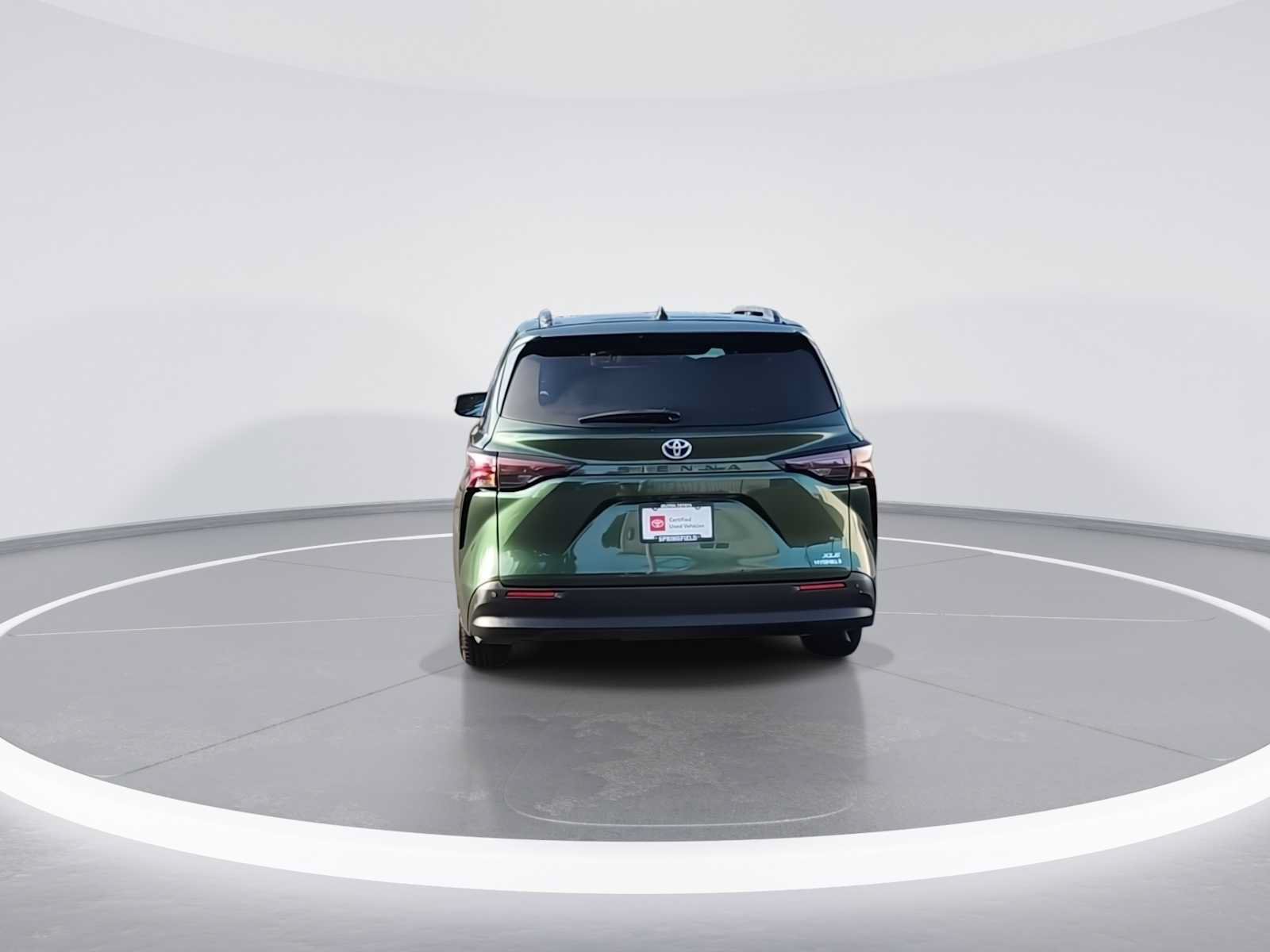 Certified 2024 Toyota Sienna XLE FWD image 7