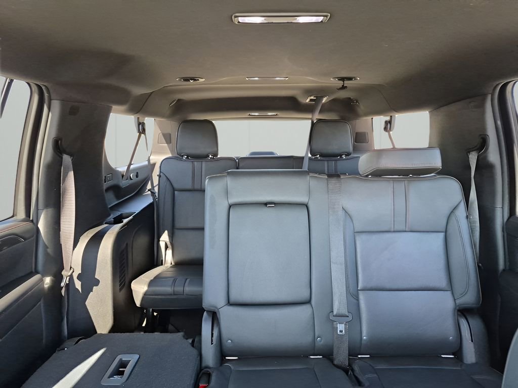 Used 2022 Chevrolet Suburban RST w/ Luxury Package RWD image 44