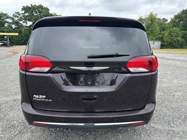 Used 2018 Chrysler Pacifica Touring-L Plus w/ Tire & Wheel Group FWD image 2