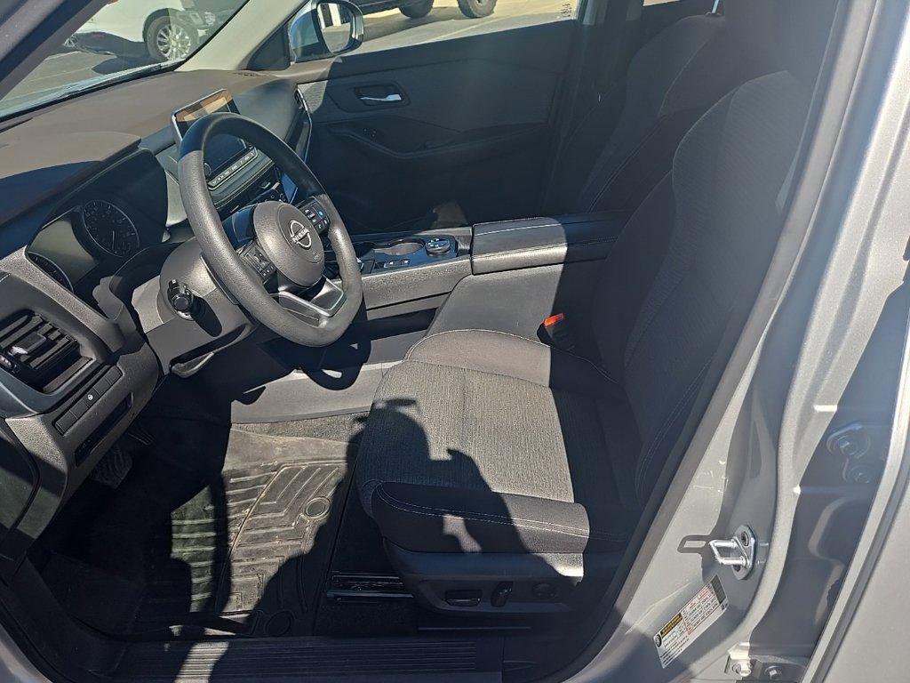Used 2022 Nissan Rogue SV AWD/4WD image 12