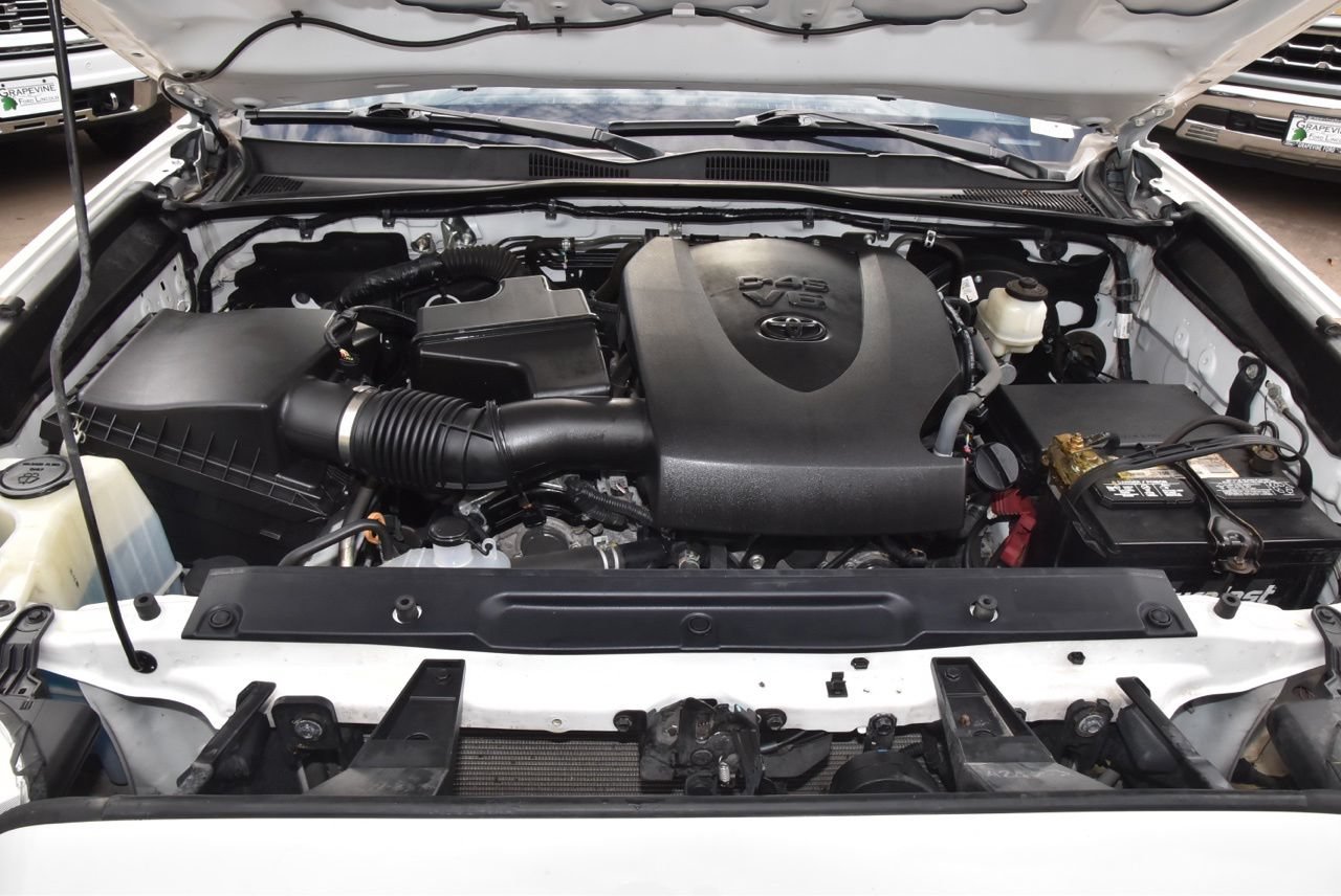 Used 2018 Toyota Tacoma SR5 AWD/4WD image 36