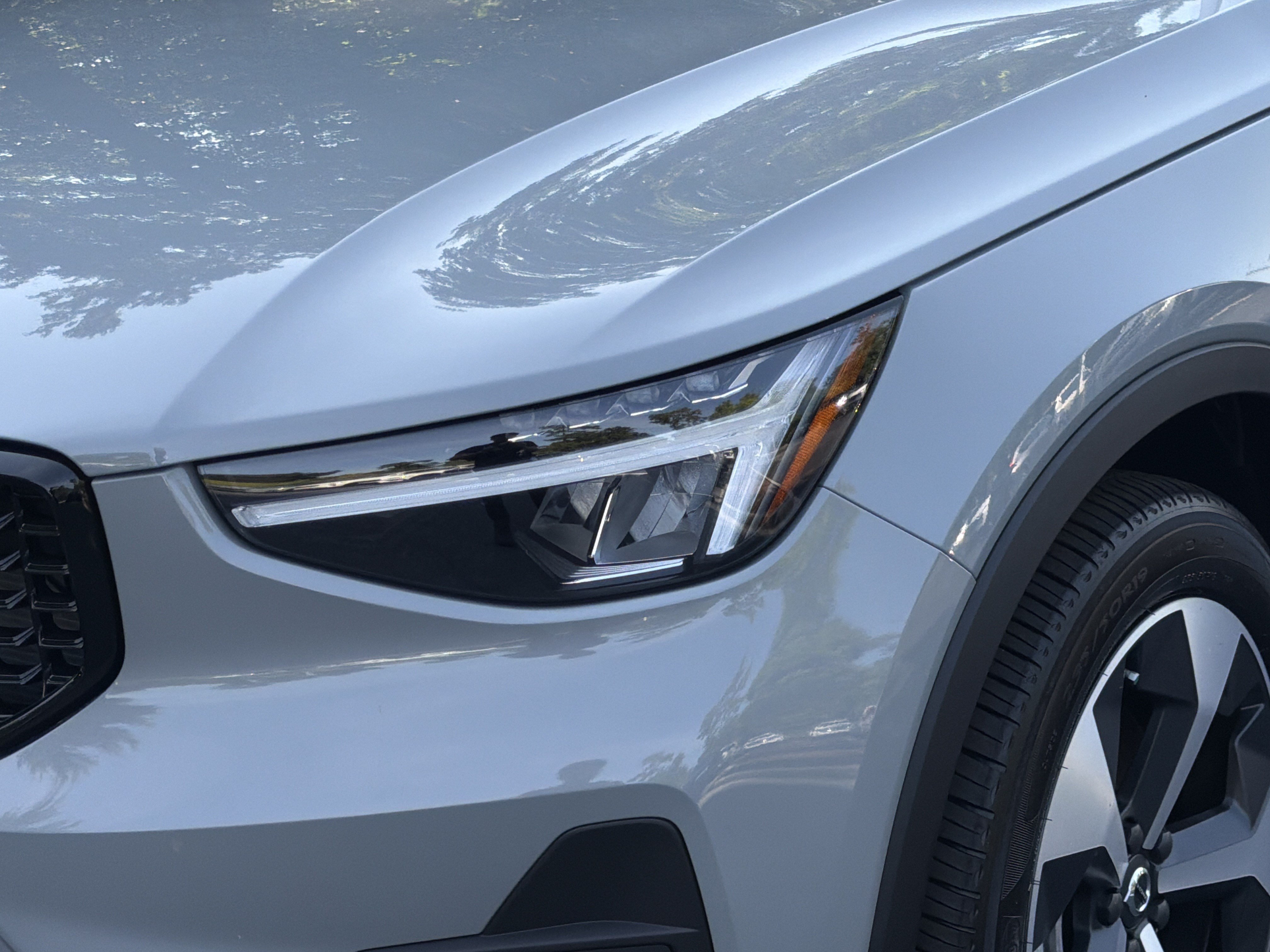 Certified 2026 Volvo XC40 B4 Core FWD image 6