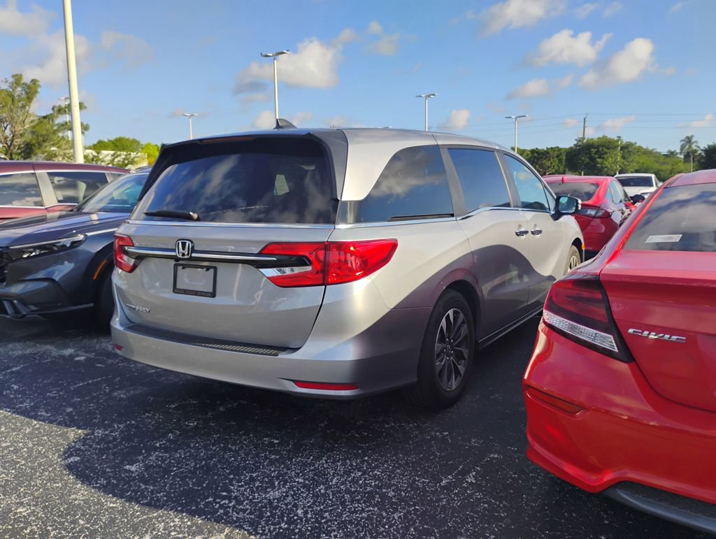 Certified 2024 Honda Odyssey EX-L image 3