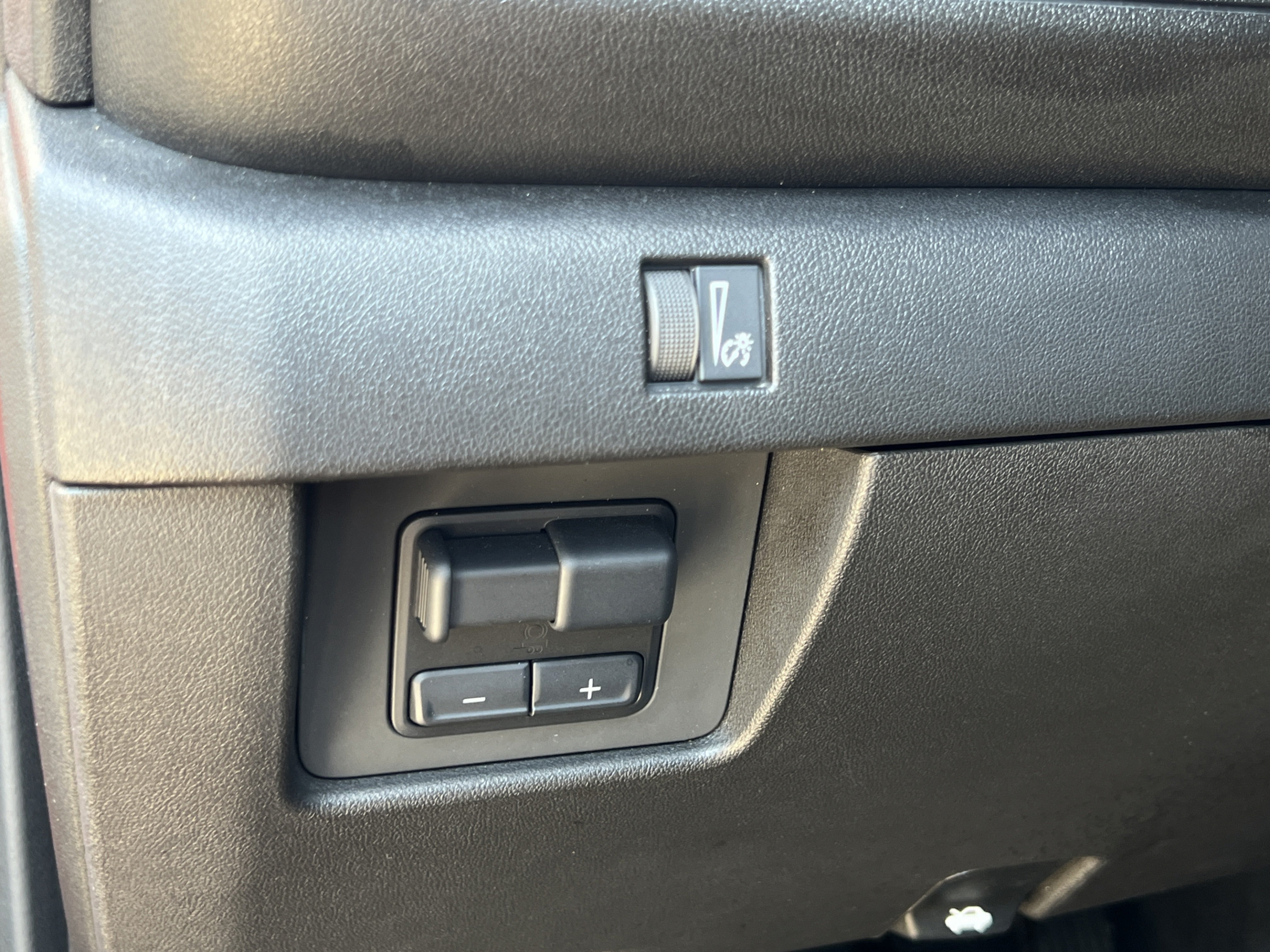 Used 2025 Chevrolet Colorado Trail Boss AWD/4WD image 23