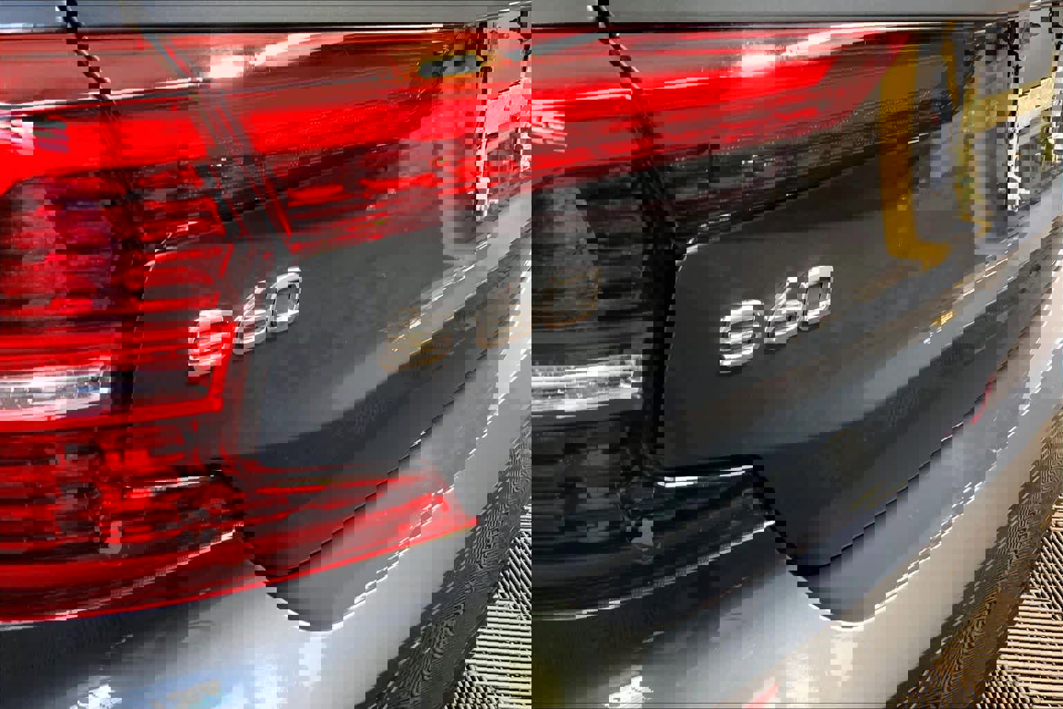 Used 2022 Volvo S60 B5 Momentum w/ Premium Package image 9