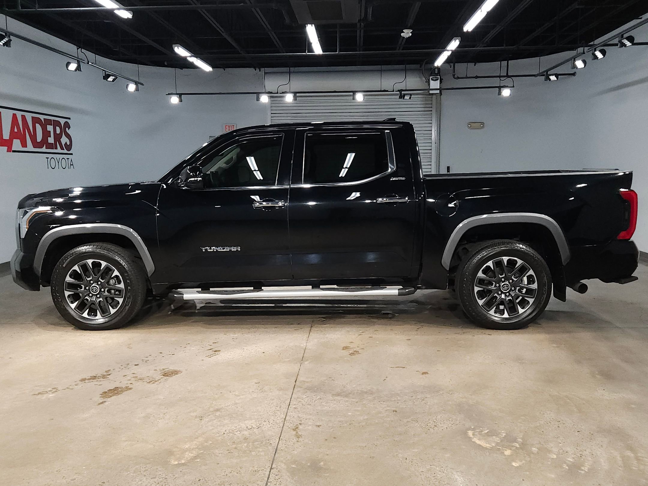 Used 2023 Toyota Tundra Limited w/ Power Package image 4