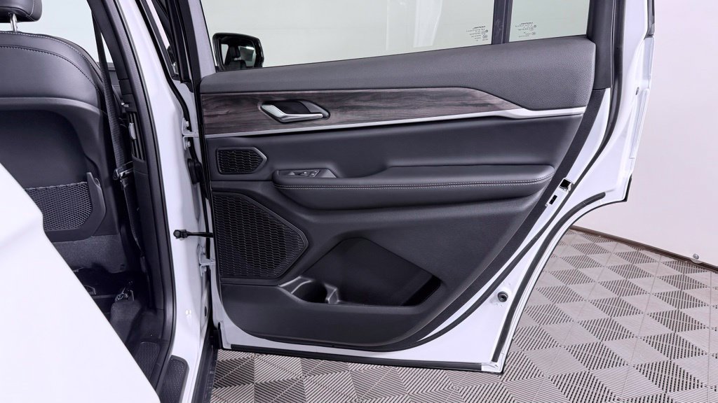 New 2027 Jeep Grand Cherokee L Limited AWD/4WD image 30