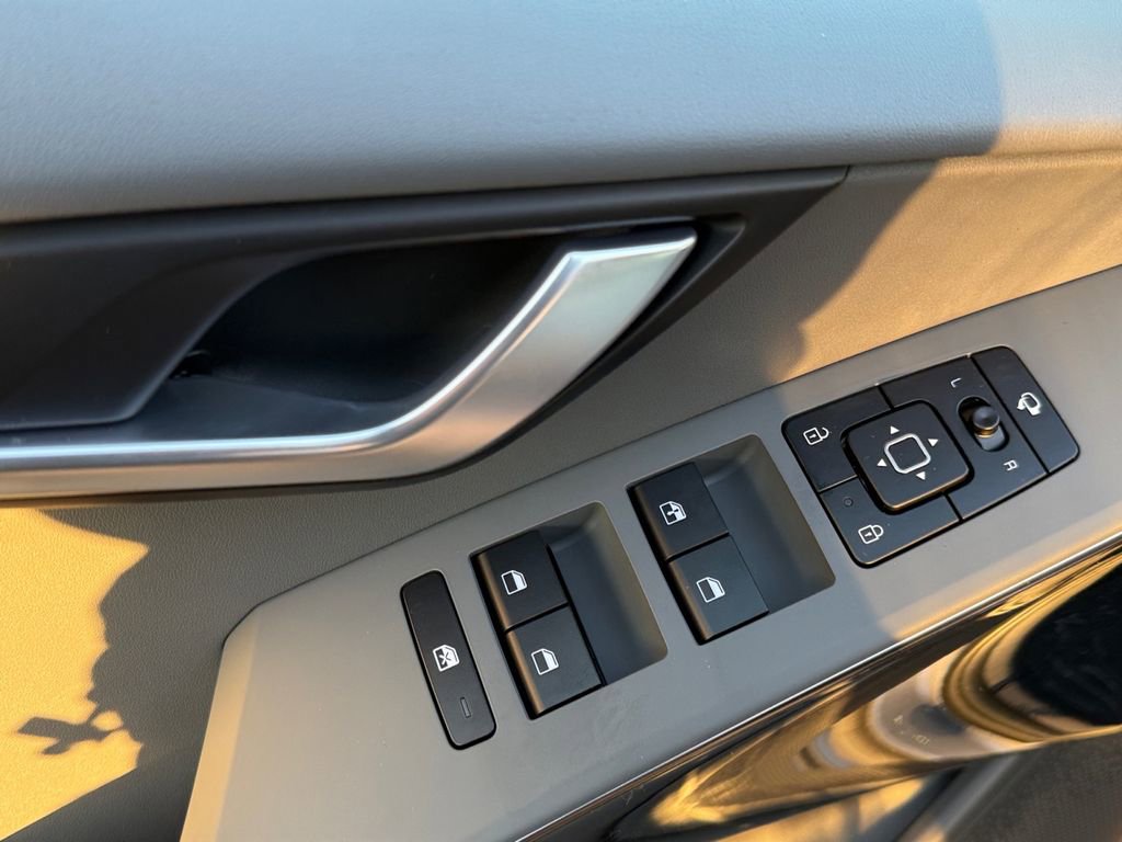 New 2025 Kia Niro EX Touring image 11
