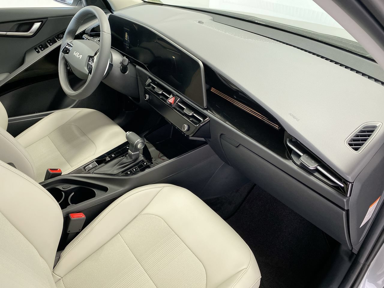 New 2026 Kia Niro EX FWD image 29