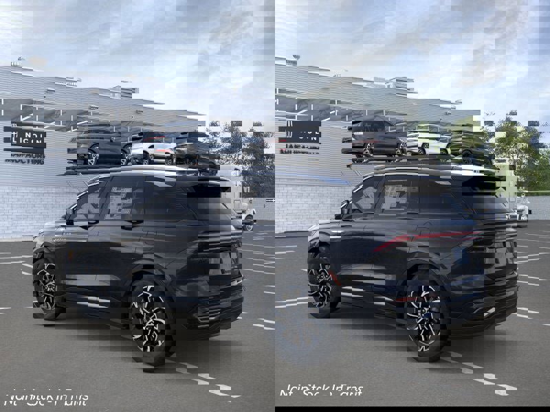 New 2026 Lincoln Nautilus Premier image 4