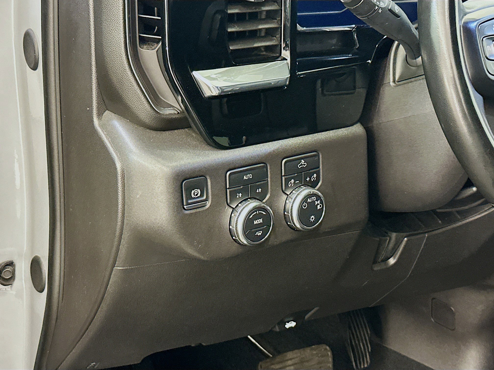 Used 2024 GMC Sierra 1500 SLE image 17