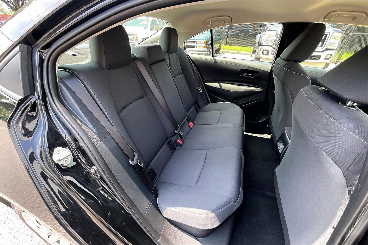 Used 2025 Toyota Corolla LE FWD image 31