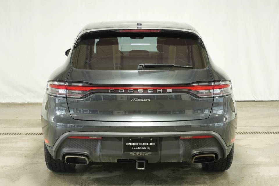 Certified 2022 Porsche Macan image 12