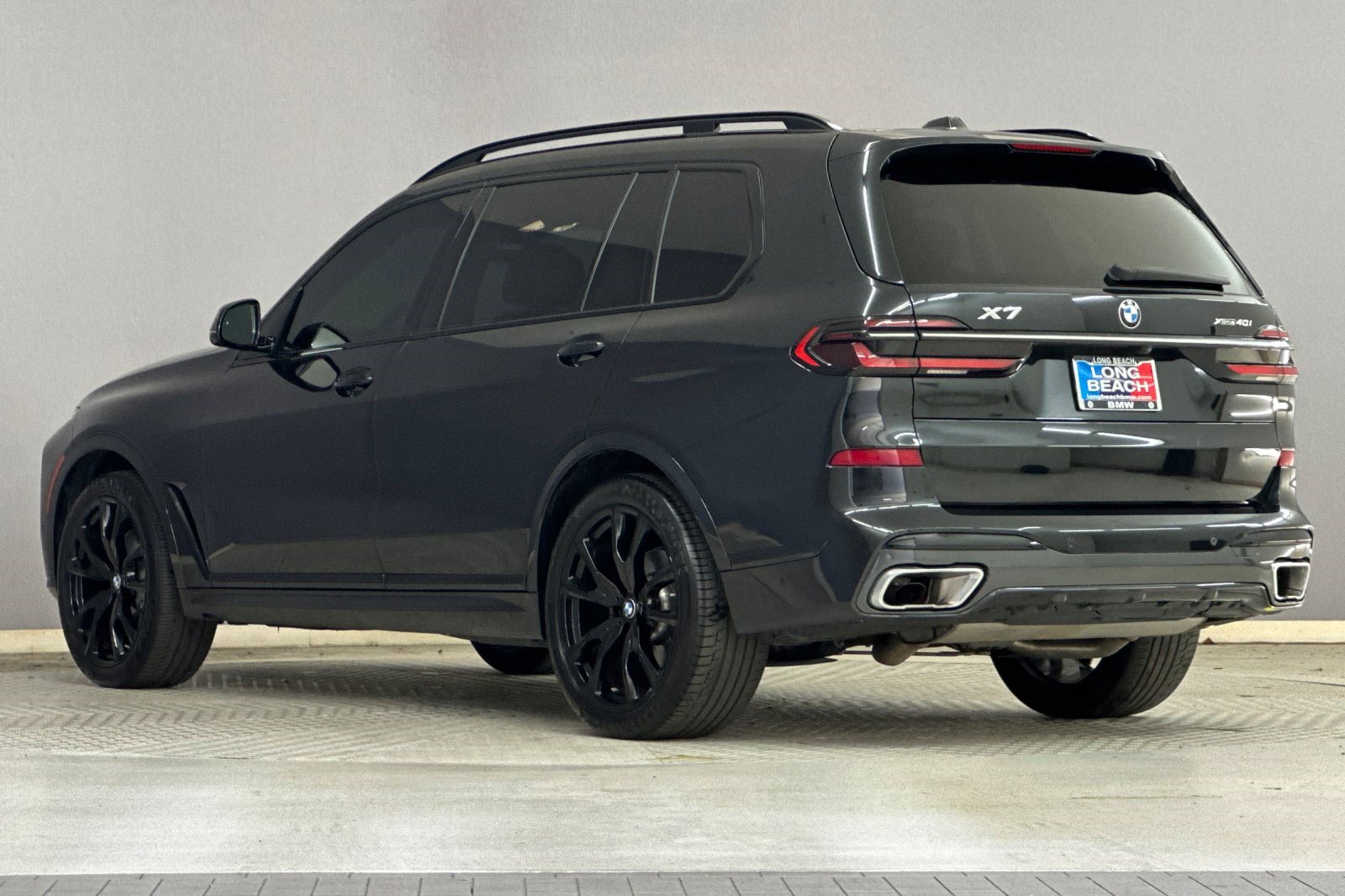 Used 2024 BMW X7 xDrive40i w/ M Sport Package image 3