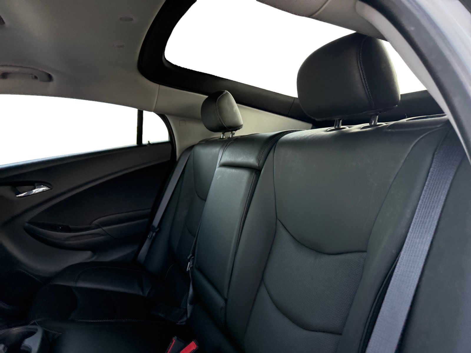 Used 2016 Chevrolet Volt Premier w/ Driver Confidence Package FWD image 11