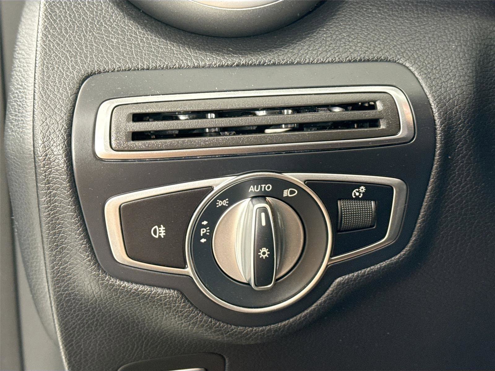 Used 2020 Mercedes-Benz C 300 4MATIC Sedan image 15