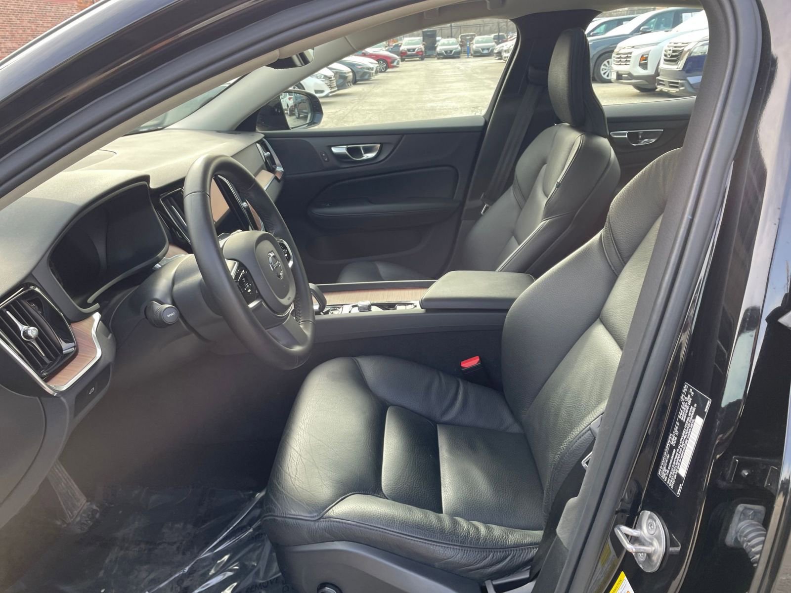 Used 2025 Volvo S60 B5 Plus image 25