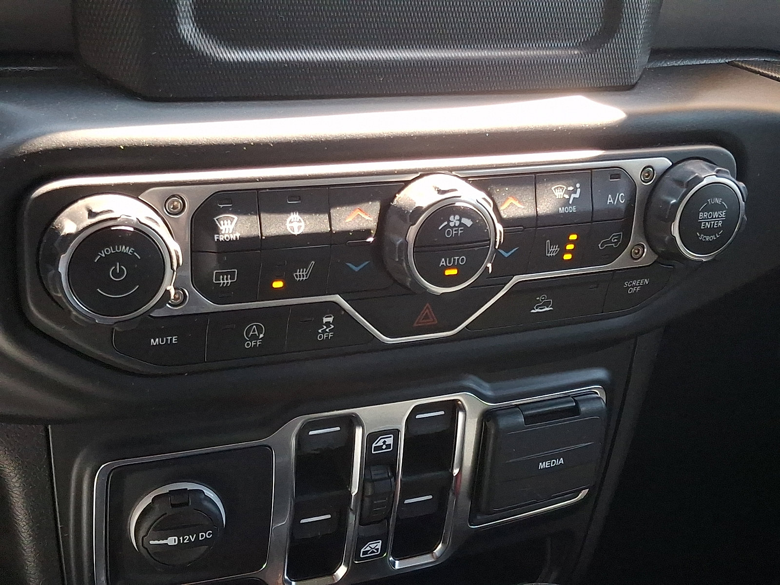 Certified 2022 Jeep Wrangler Unlimited Sport AWD/4WD image 15