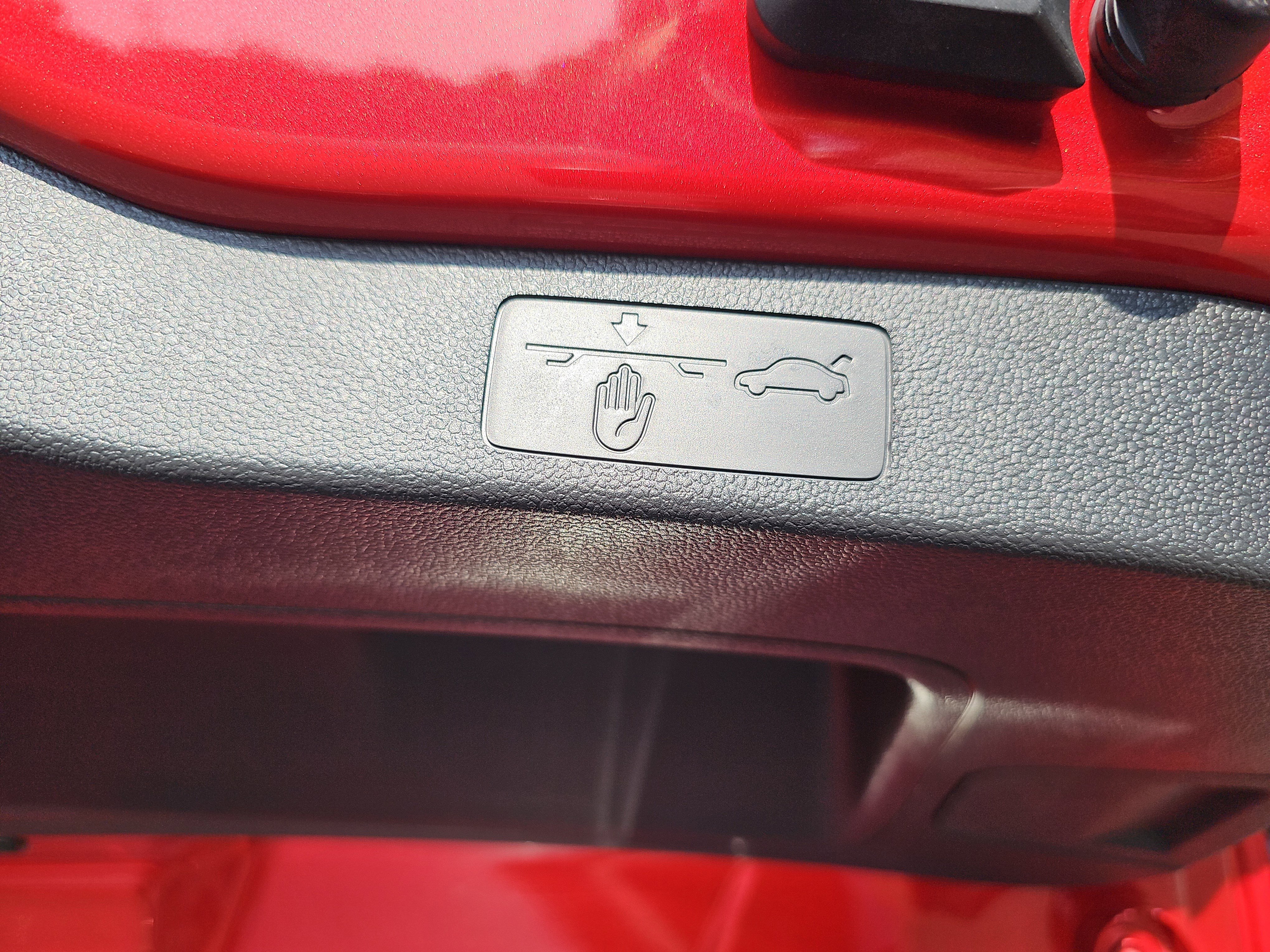 Used 2025 Volkswagen Jetta SE w/ Sunroof Package FWD image 14