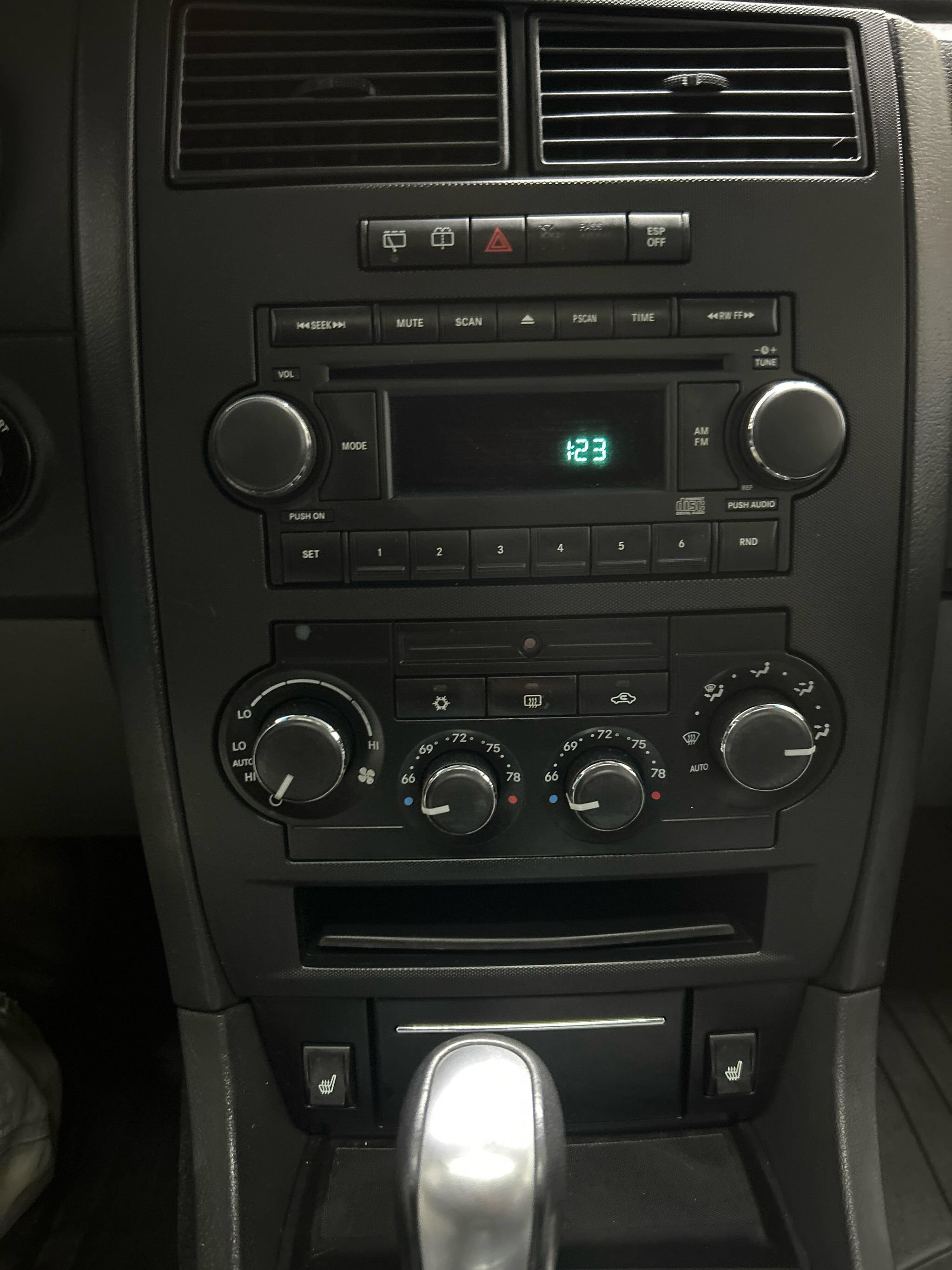 Used 2005 Dodge Magnum R/T w/ Convenience Group II RWD image 15
